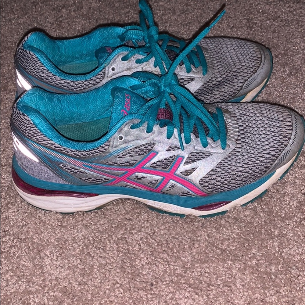 Women’s Asics - Picture 3 of 5